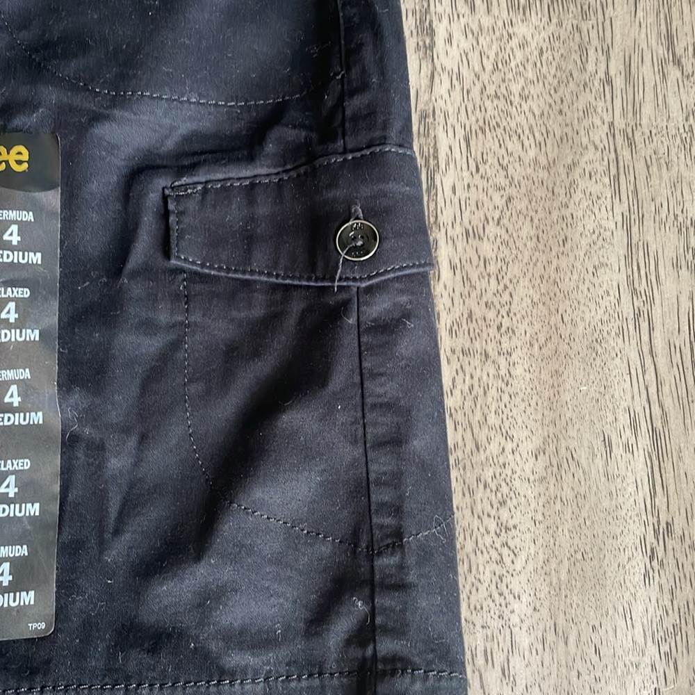 Women’s Lee Flex To Go Relaxed Fit Mid Rise Bermuda Shorts - Black - Picture 7 of 9